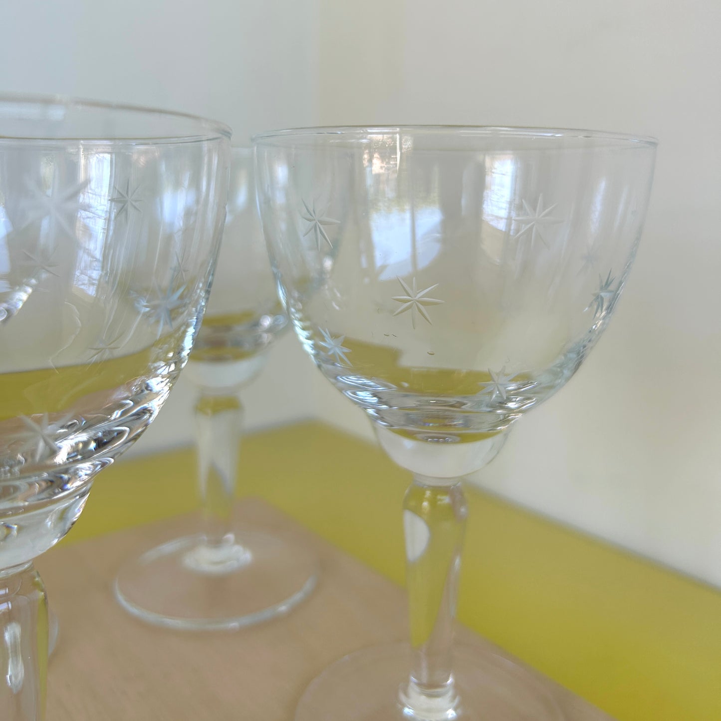 1950s wine glasses with hand-etched star motif (large)