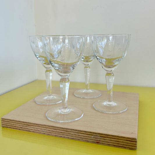 1950s wine glasses with hand-etched star motif (medium)