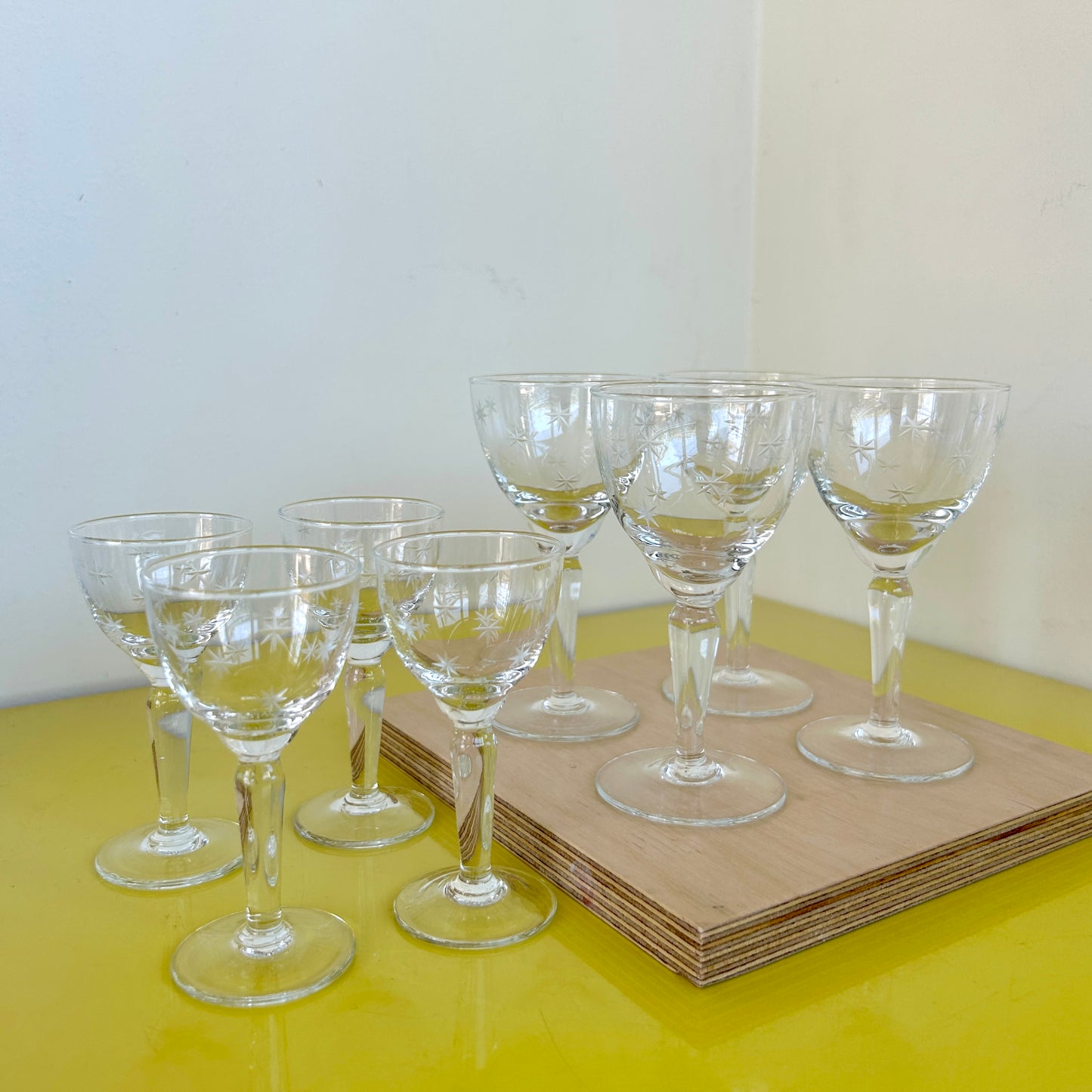 1950s wine glasses with hand-etched star motif (medium)