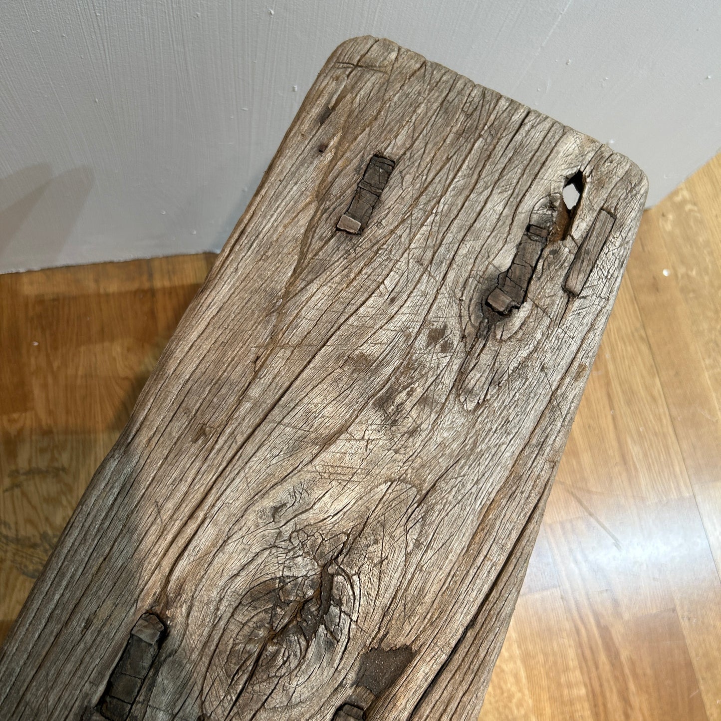 Sgabello antico in legno (3 disponibili)