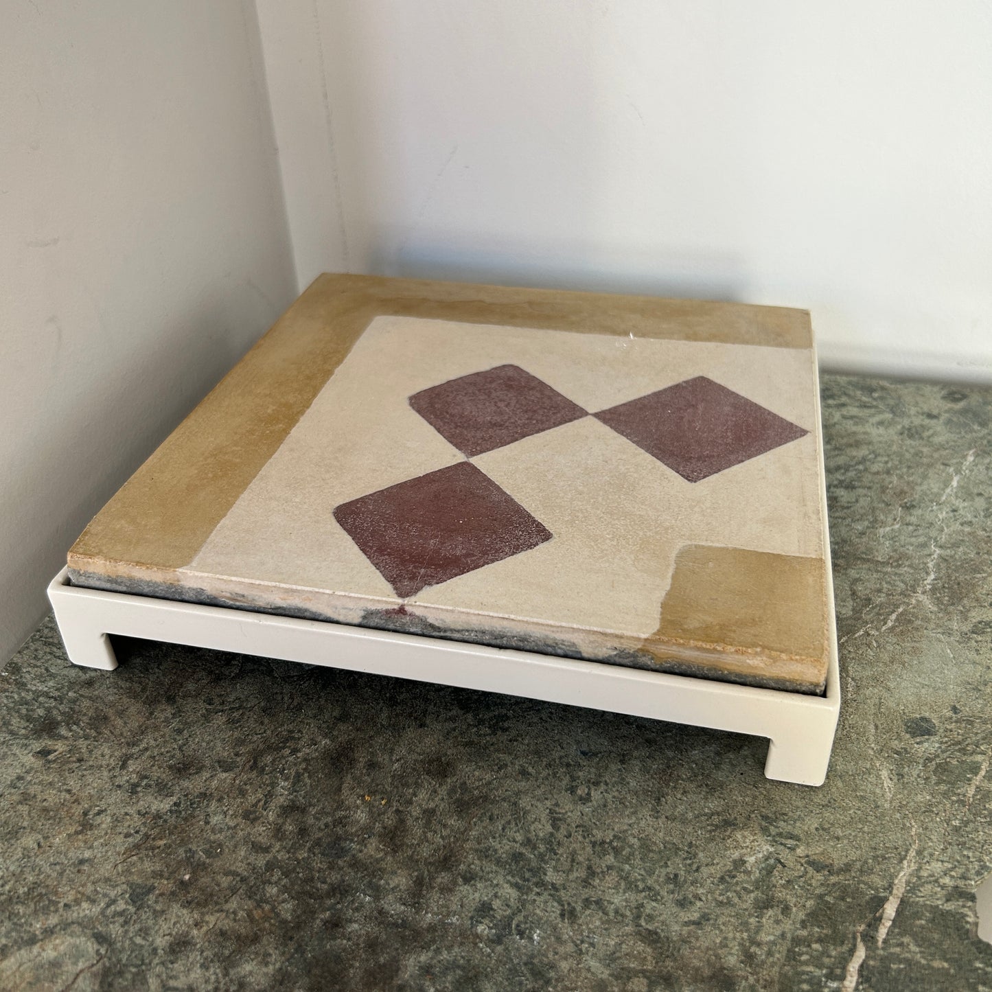 Daf - Reclaimed tile & powder-coated steel stand