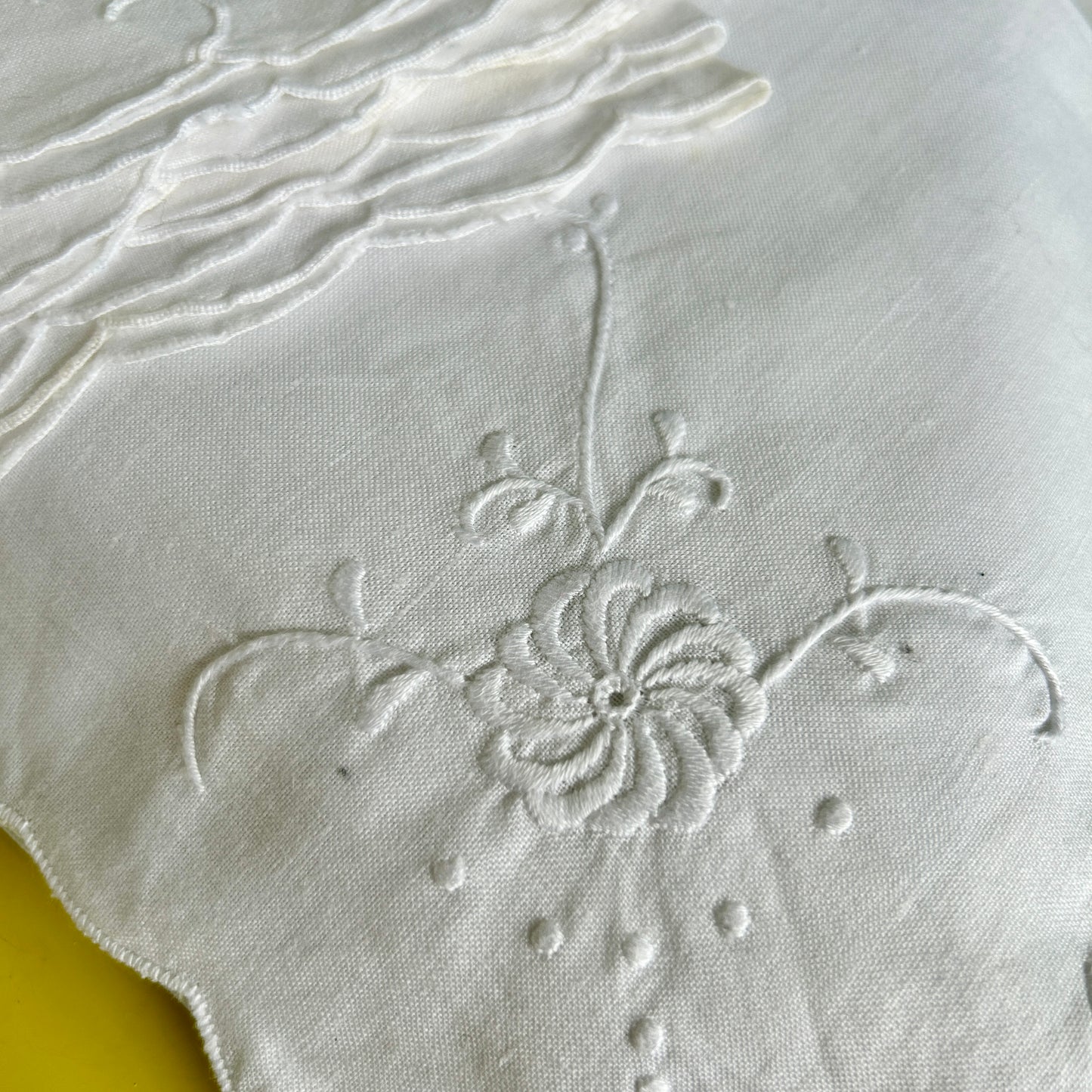 Embroidered cotton vintage napkins set (white)