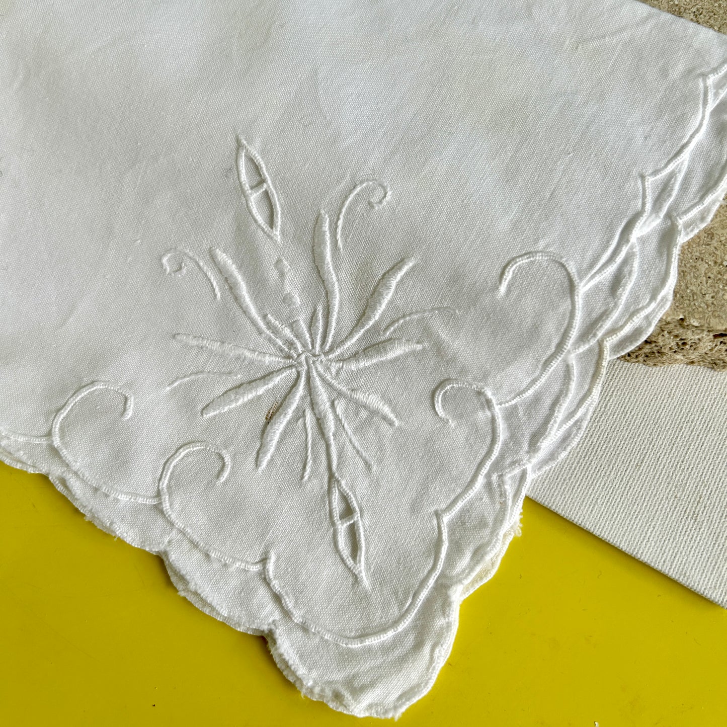 Embroidered cotton vintage napkins set (white)