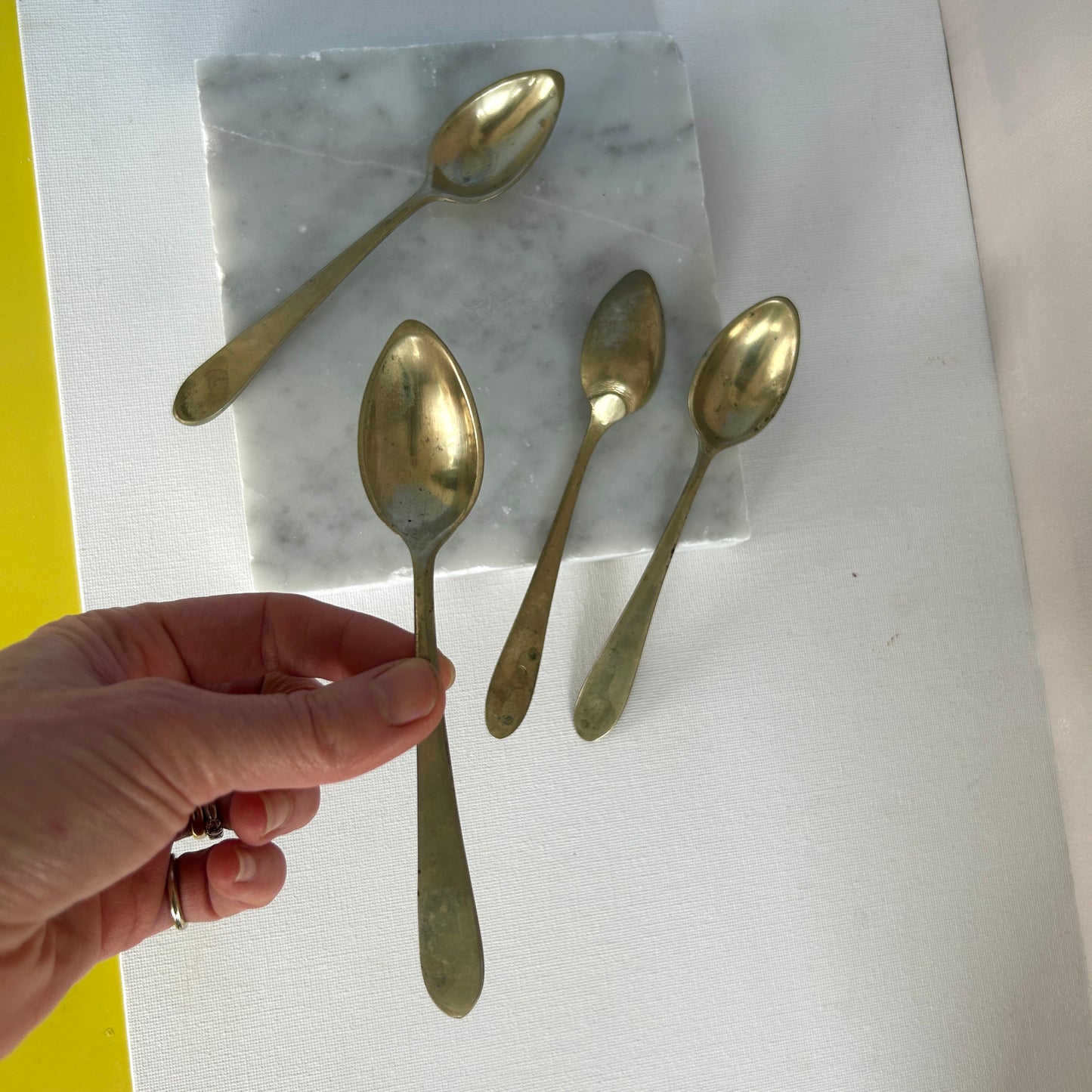 Antique brass-coloured teaspoon set